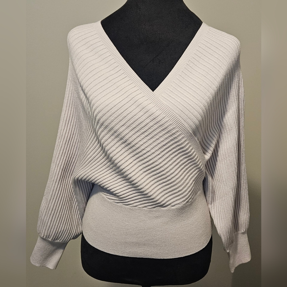 Light Gray Cropped Knit V-Neck Ribbed Drop Shoulder Pullover Top Size M